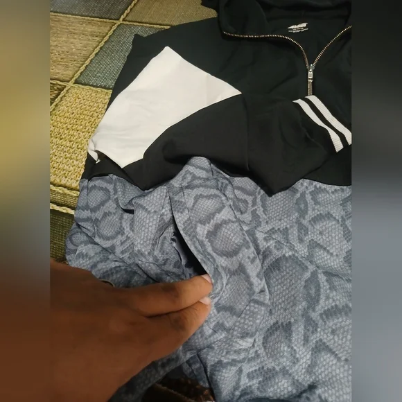 Avia Black and White Hoodie with Gray Snake Pattern - Picture 7 of 9